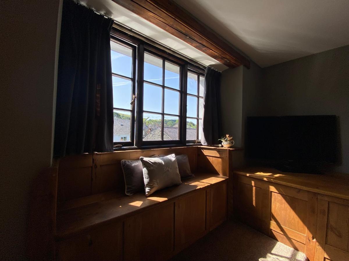 Bed and Breakfast Tom'S Of Tregaron Экстерьер фото